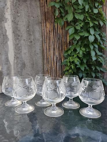 casi za belo vino: Set od 6 kristalnih čaša za konjak/bran­di - Oblik: niske balon čaše — 1