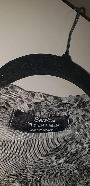 zara farmerke snizenje: Bershka ženska majica sa dugim rukavima, print zmijske kože. - Brend — 3