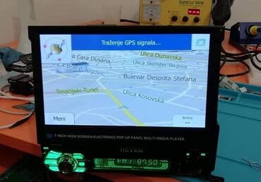 auto audi: 12500din 1. Uvlačivi ekran: 7-inčni ekran se može električno iskočiti — 11