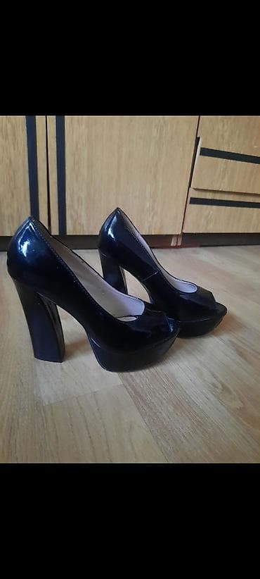 Jako udobna cipela, kao nove su. Predobro stoje