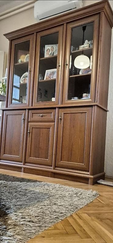 stilski nameštaj prodaja: Dvodelna vitrina iz KENT kolekcije u fantasticnom stanju Frontovi — 6