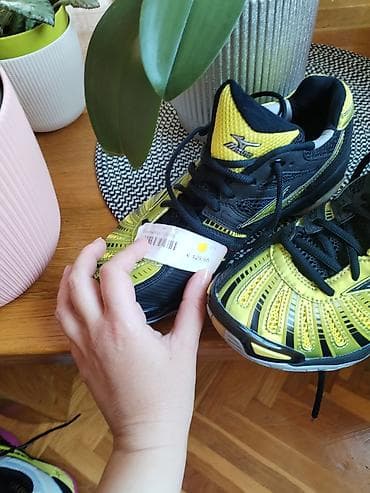 Patike: Mizuno patike za dvoranske sportove - Model: Mizuno (oznaka na — 5