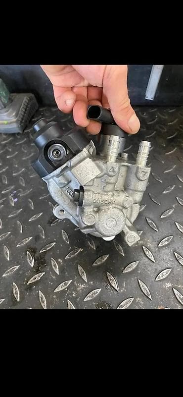 za motor: AUDI A4 A5 Q5 2018 PUMPA GORUVA VISOKOG PRITISKA 04L130755 | Audi a3 — 3