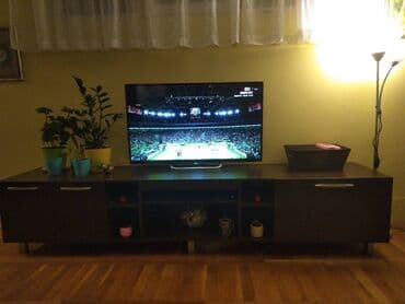 lazy bag za decu: Prodajem komodu za TV, dimenzije: dužina 238 cm, širina 52 cm, visina — 6