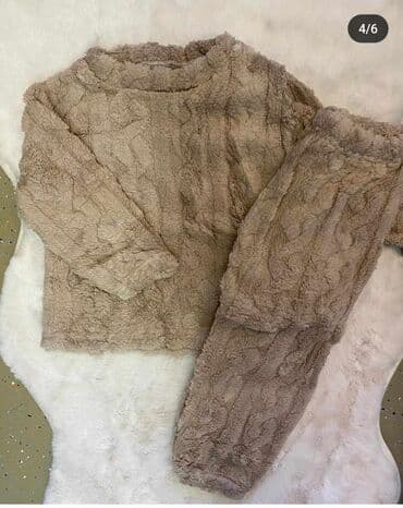 komada odece: Komplet: Duks, Pantalone — 4