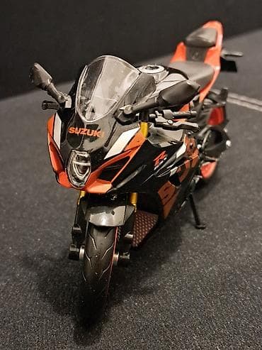 target rančevi: Motor SUZUKI GSX-R1000R 2021 1:12 - NOVO NOVO! Vrhunski odradjen — 5