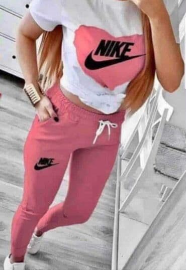 jaknice sa krznom: Nike, L (EU 40), 2XL (EU 44), Sa ilustracijom, bоја - Roze — 1