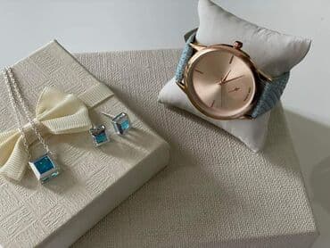 srebrni komplet nakita: Komplet nakita sa kutijom
Cena 2000din — 3