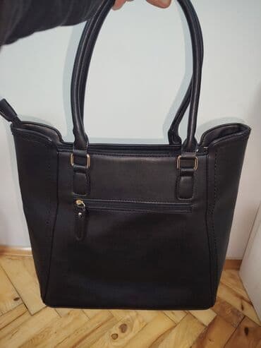 kožne jakne novi sad: Elegantna crna torba – strukturiran model sa reljefnim efektom kože — 2