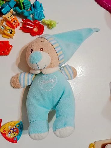 Plišani meda za malu decu. Stomak mu pritisneš i svirka kao