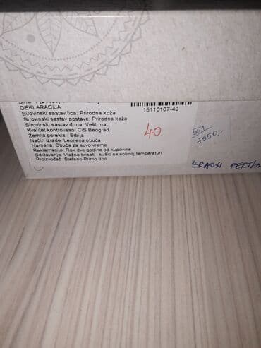 muške cipele brodarice: Stefano kožne cipele,broj 40,gazište 26 cm.
Oštećenje uslikano — 6