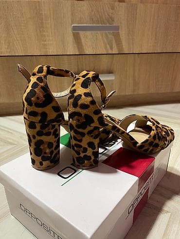 bata sandale zenske: Sandale, broj 39.

Opposite - jednom nošene — 3