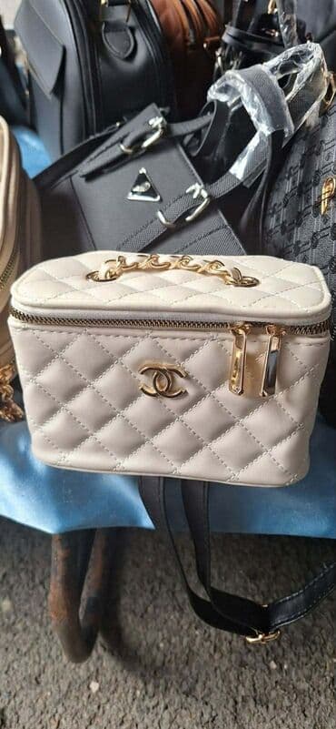 torbica jednorog: Elegantna torbica, Chanel, Materijal: Lakovana koža — 1