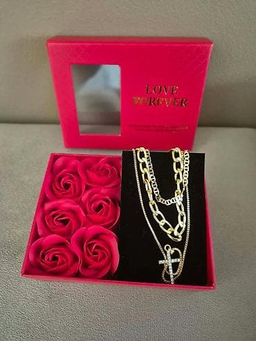 Poklon set “Love Forever” – ženski nakit i dekorativne ruže - Sadržaj