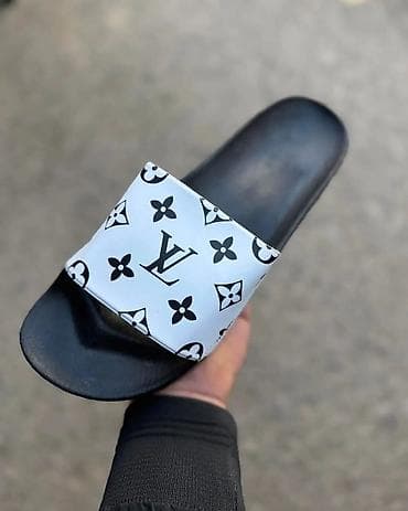 sandale sa visokom petom: Muške klompe/papuce – brendirani modeli - Klasičan “slide” dizajn sa — 7