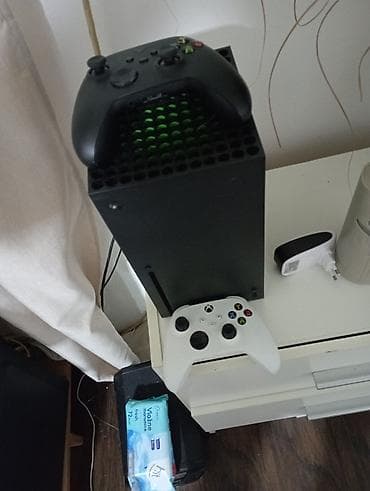 polovni xbox 360 na prodaju: Malo koriscen xbox seia x 1tb ssd. forsa5/6,fifa 26 itd — 1