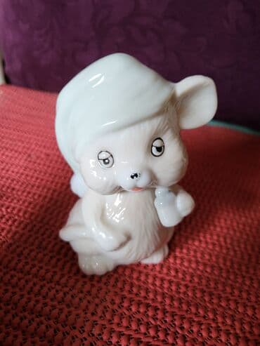 porcelanske solje za caj: Porcelanska nova,vintaz figura. Visina. 11cm. Duzina — 2