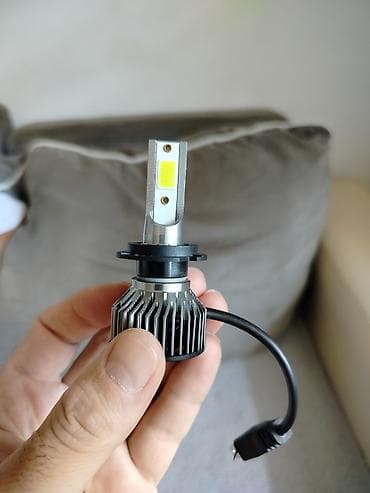 kupujem razno: Na slici se nalazi set H7 LED sijalica za auto farove (kratka ili duga — 2