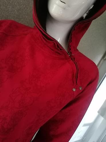 Crvena ženska dukserica sa kapuljačom - Model: dukserica sa na lalafo.rs Crvena ženska dukserica sa kapuljačom - Model: dukserica sa