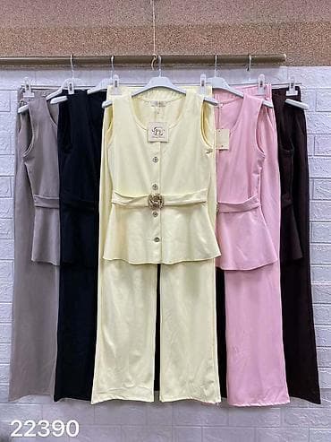 Komplet
Cena 3000
Uni vel.
V25