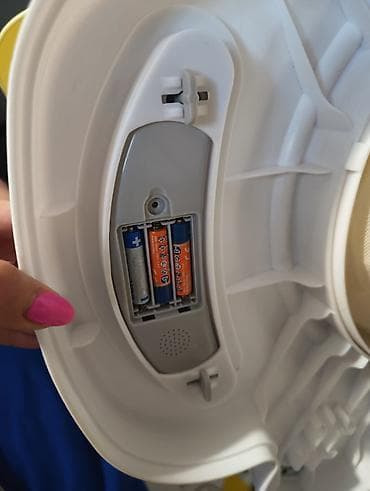 Kids' furniture: Prodajem Jumper u odlicnom stanju Placen pre 3 godine 16000, beba je — 1