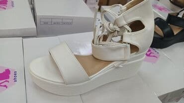 evropski brojevi obuce: Brojevi 36-41
Cena 3300 din — 5