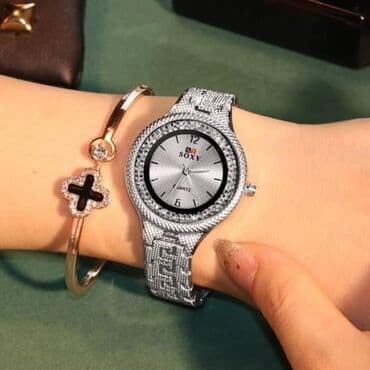 fossil hibridni satovi: Ženski sat Versace
Cena:1500din — 1