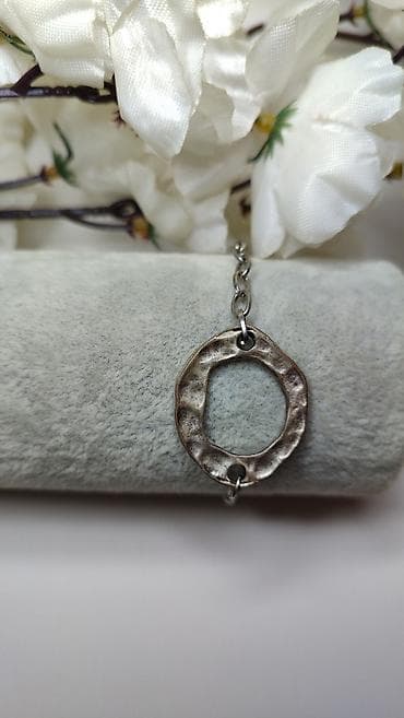 Novčanici: Ručno rađena narukvica sa centralnim priveskom nepravilnog kružnog — 4