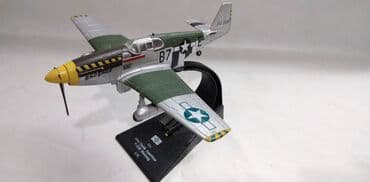 pločice i diskovi: Avion Amercom North American Mustang 1:72,,odlepljena 3 kraka elise,1 — 4
