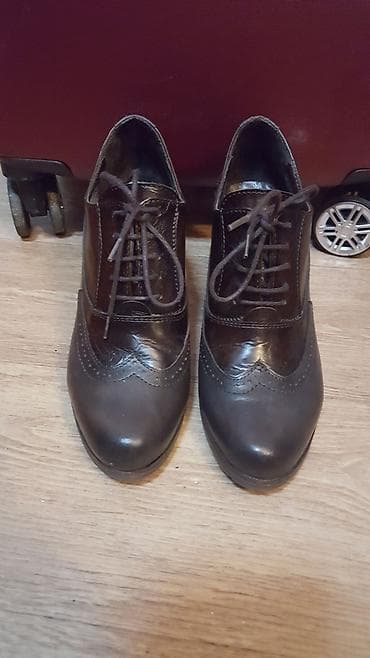 dr martens cipele: Ženske kožne cipele na pertlanje, oxford/brogue stil. - Boja: tamno — 1