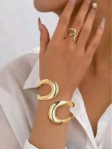 oakley naocare za sunce: Luksuzni set za nju 💃
Prsten+narukvica 👑
✨️💫Cena seta 1900 din
💋 — 1
