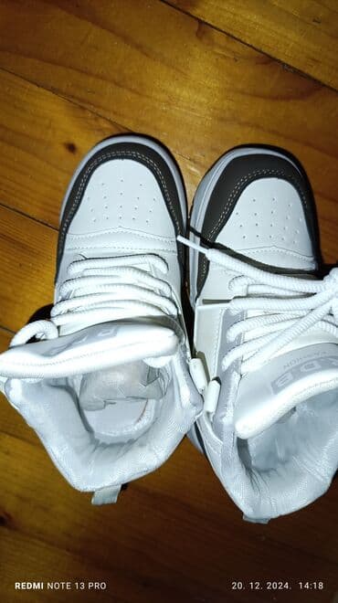 Slippers: Size - 35 — 2