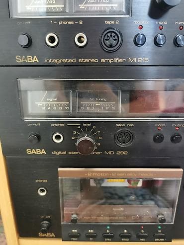 veliki zvucnici: SABA hi‑fi komponentni sistem sa namenskim drvenim stalkom i velikim — 8