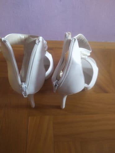 klompe sa vazdušnim đonom: Sandals, 38.5 — 2