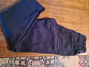 cameleon pantalone: PULL&BEAR ženske pantalone, tamnoplave boje. - Veličina: EUR 34 — 2