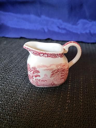 Mini ukrasni engleski nov bokal Enoch 70te. Visina. 5,5cm na lalafo.rs Mini ukrasni engleski nov bokal Enoch 70te. Visina. 5,5cm