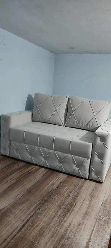 Dvosjed na razvlačenje – modernog dizajna sa dekorativnim prošivima -