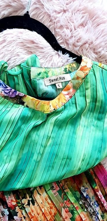 kompleti za punije dame: Plisirana letnja haljina Sweet Miss – veličina S - Model: bez rukava — 3