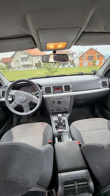 ford k: Opel Vectra Caravan (karavan) – 5 vrata, metalik siva - Prostran — 5