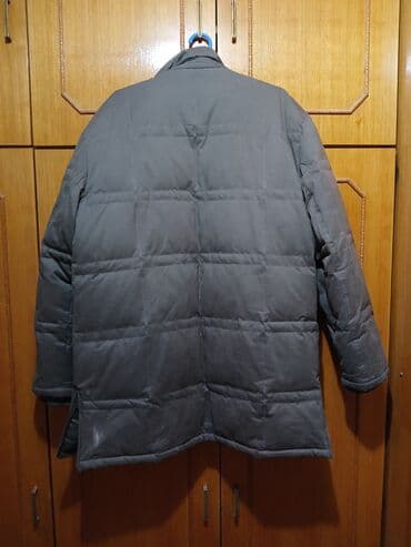 Odela: Muška zimska jakna, tamnosiva. - Kroj: duža, sa ravnim porubom i — 2