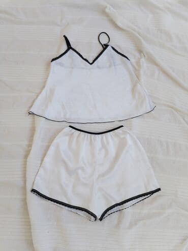 Women's Clothing: Ženski set pidžama koji se sastoji od topa na bretele i šortsa — 1