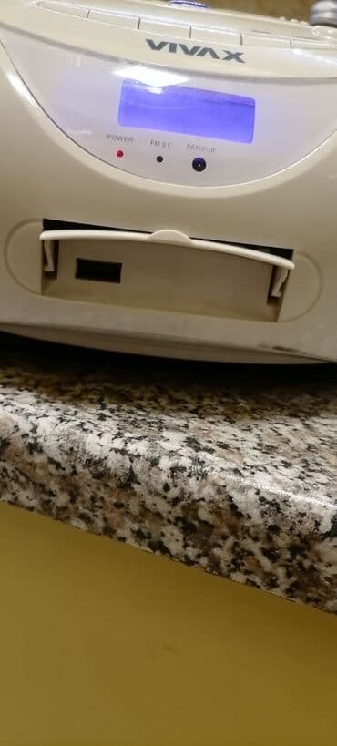 radio ritam srca: Radio veći VIVAX sa ispravnim CD i USB
Lep Radio
 Mirjevo — 4
