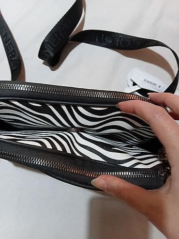 poklon za valentajn: Torba preko ramena sa zebra šarom + bele sunčane naočare - Dizajn — 5