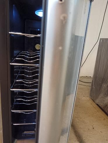 Vinski frižider KCC VDK12 – termoelektrični, zapremina 35 L - Model