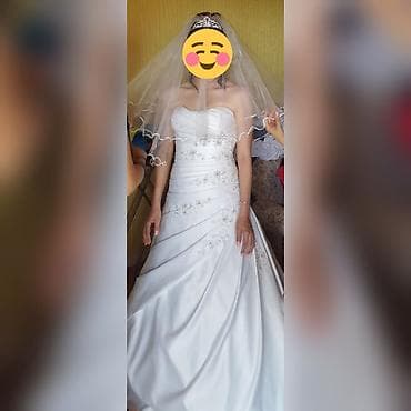 Bela venčanica sa velom i tijarom - Kroj: širena A-linija sa blagim