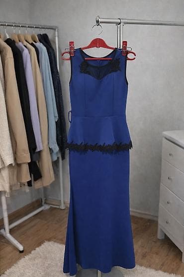 Ženska obuća: Elegantna duga haljina u kraljevsko plavoj boji - Kroj: bez rukava — 1