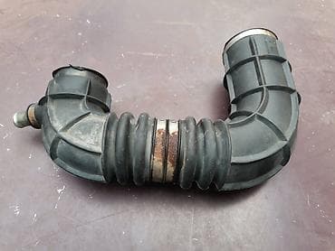 Usisno crevo vazduha Lada 21214i Niva. Polovno. Očuvano. Skinuta sa