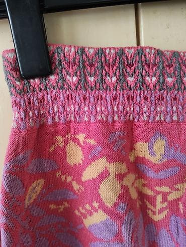 roze odelo: Pletena suknja sa floralnim žakard dezenom - Model: A-kroja, blago se — 3