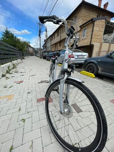 torba za ribolov lidl: Električni bicikl u srebrnoj boji. Poseduje crno sedište i bateriju — 3
