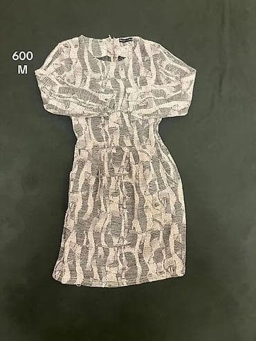 mini set parfema: Haljine – detaljan opis 1) Haljina sa printom (M) - Veličina: M — 2